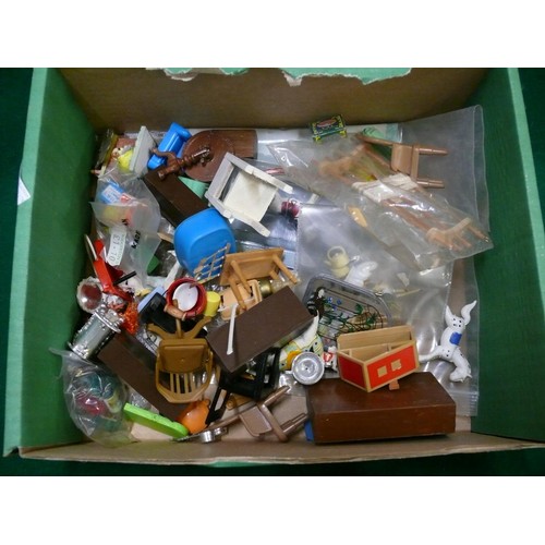 401 - BOX OF VARIOUS DOLLS HOUSE FURNITURE