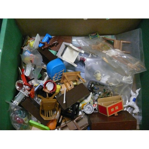 401 - BOX OF VARIOUS DOLLS HOUSE FURNITURE