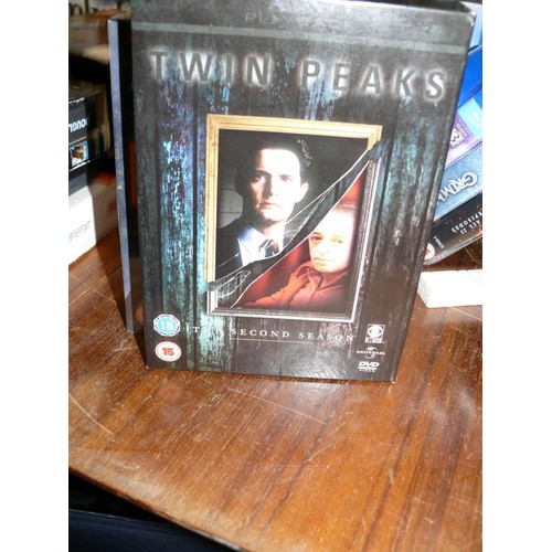 445 - TWIN PEAKS DVD BOXSETS SEASON 1 & 2 PLUS A SEALED COPY OF A LIMITED EVENT SERIES ON DVD AND THE ENTI... 