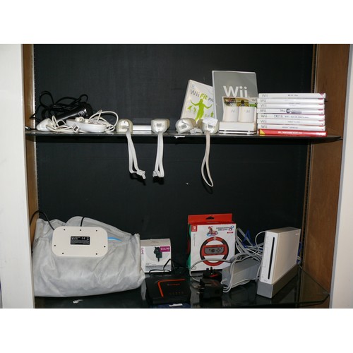 482 - A WII CONSOLE AND VARIOUS ACCESSORIES PLUS GAMES INCLUING MARIO BROS, MONOPOLY, G-FORCE ETC