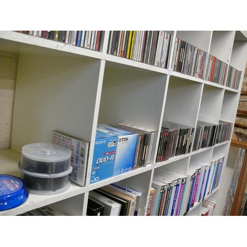 486 - 5 CUBES OF VARIOUS CD'S TO INCLUDE THE WHO, THE JAM, U2, SMALL FACES, T-REX, THE ROLLING STONES, BLA... 