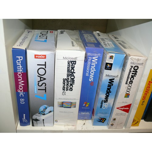 487 - 5 CUBES OF VARIOUS COMPUTER SOFTWARE AND RELATED BOOKS