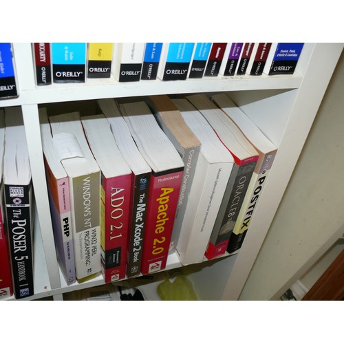 488 - 5 CUBES OF VARIOUS COMPUTER SOFTWARE BOOKS