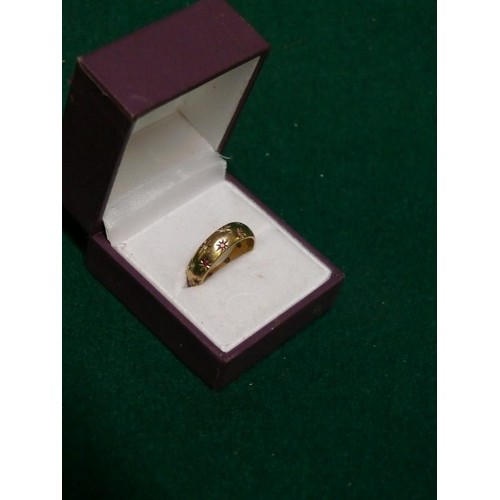 31 - A 9ct GOLD WEDDING RING WITH RED AND WHITE STONES  SIZE P.5 WEIGHT 4.44 gr