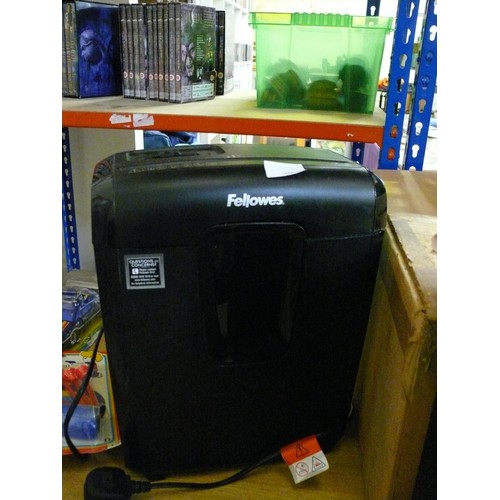 500 - FELLOWES PAPER SHREDDER