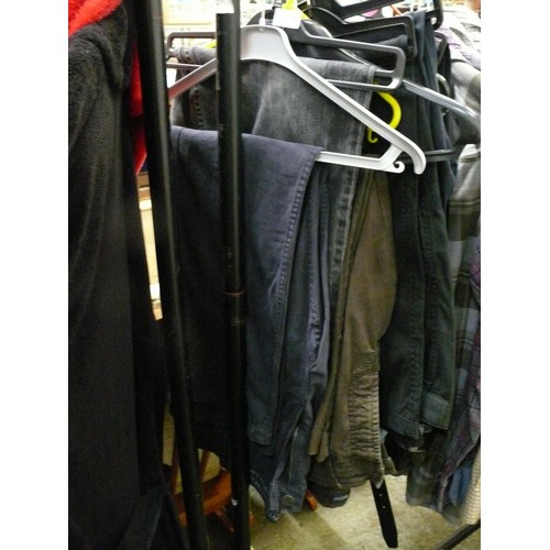 429 - SELECTION OF MENS JEANS AND TROUSERS SIZES 34