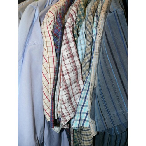 431 - MENS GOOD QUALITY SHORT SLEEVE SHIRTS MOSTLY SIZE L