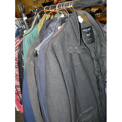 438 - MENS GOOD QUALITY COATS AND JACKETS SIZE L