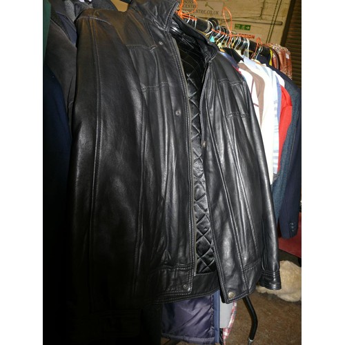 439 - GENTS BLACK LEATHER JACKET 44