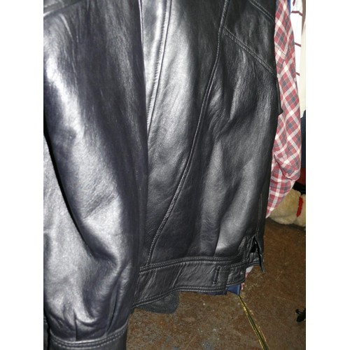 439 - GENTS BLACK LEATHER JACKET 44