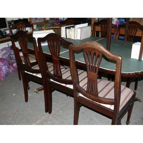 517 - NICE DARK WOOD EXTENDING DINING TABLE WITH 8 MATCHING CHAIRS