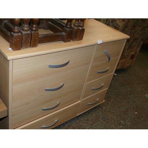 528 - LIGHT WOOD EFECT 8 DRAWER CHEST OF DRAWERS