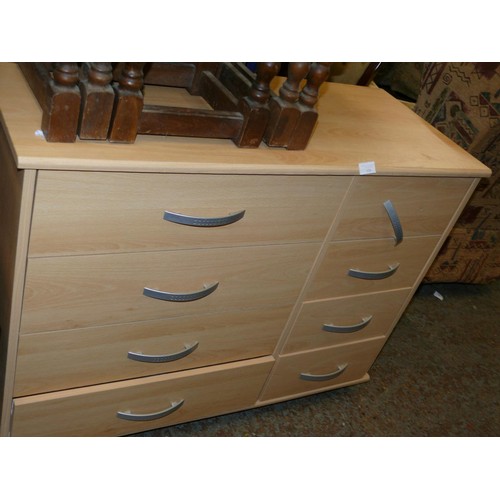 528 - LIGHT WOOD EFECT 8 DRAWER CHEST OF DRAWERS