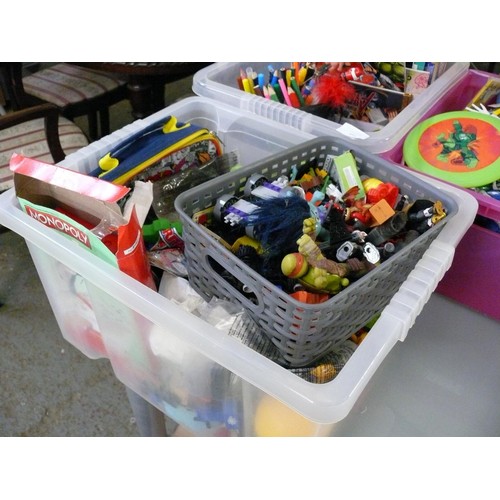 491 - 3 TUBS OF VARIOUS TOYS TO INCLUDE LEGO, FIGURINES, BOOKS ETC