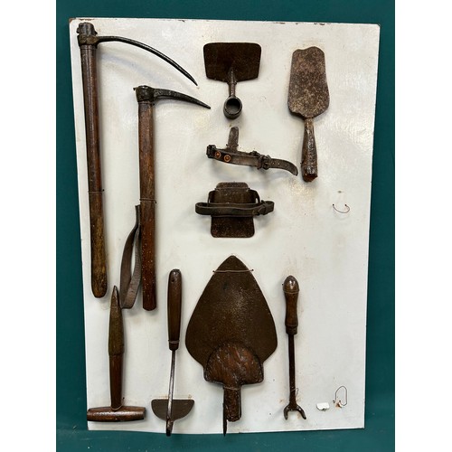 378 - Display board with collection of antique & vintage Gardener's tools to include trowel, hand hoe, boo... 