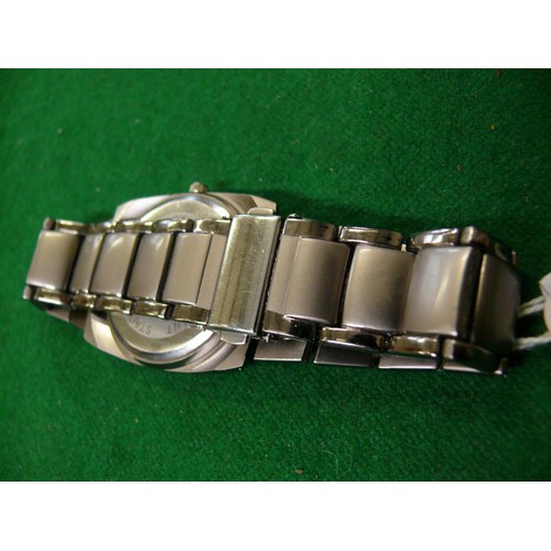 23 - LOVELY GENTS STAINLESS STEEL VERY CHUNKY IN WORKING ORDER