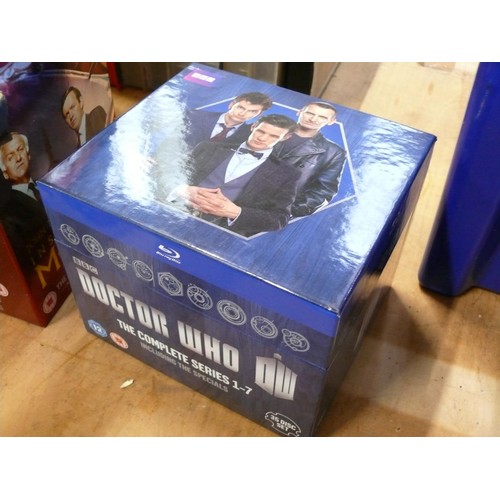 465 - DOCTOR WHO THE COMPLETE SERIES 1-7 ON BLU-RAY PLUS DOCTOR WHO MATT SMITH CHRISTMAS SPECIALS, THE DAY... 