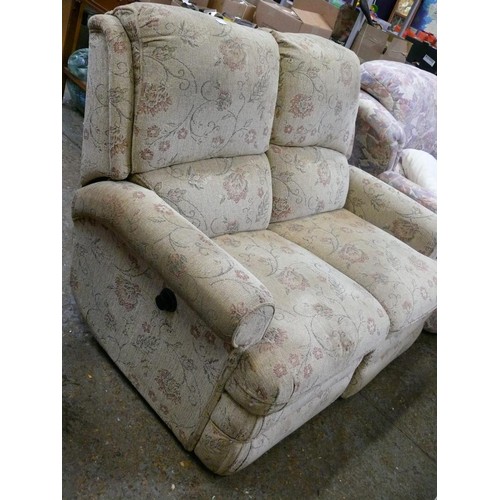 532 - SMALL 2 SEATER MANUAL RECLINING SOFA