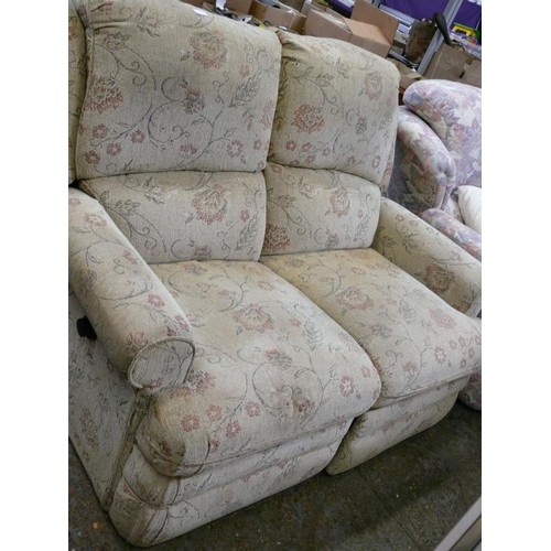 532 - SMALL 2 SEATER MANUAL RECLINING SOFA