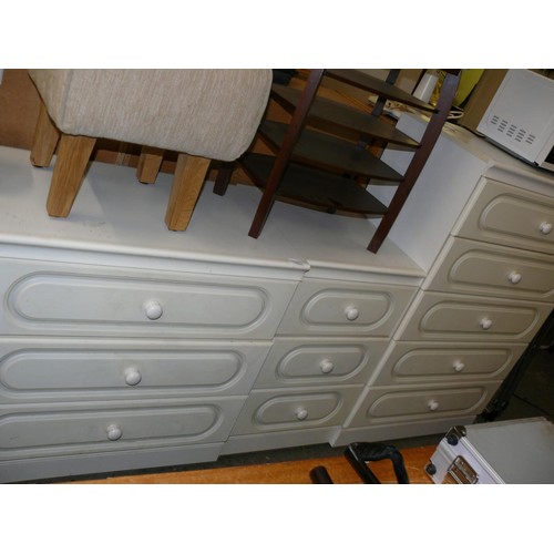 542 - WHITE 3 DRAWER CHEST WITH MATCHING 3 DRAWER BEDSIDE (ALSO MATCHES NEXT LOT)