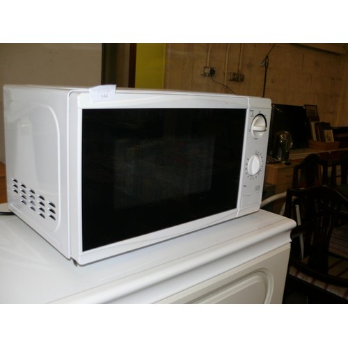 544 - SMALL WHITE 700W MICROWAVE