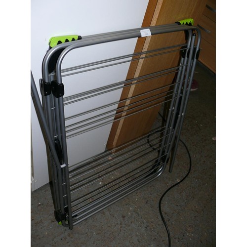 546 - LARGE FOLDING CLOTHES AIRER