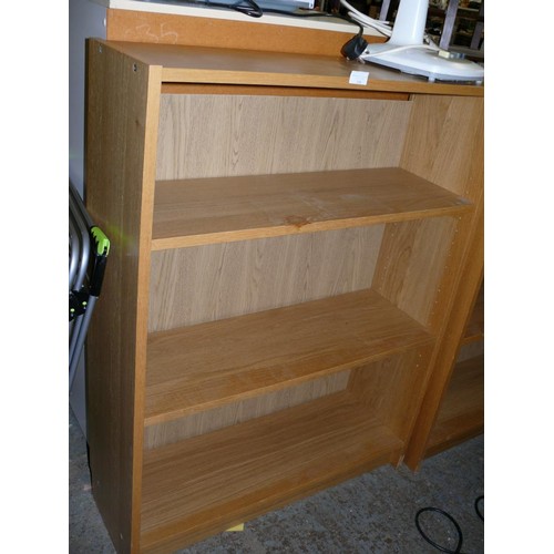 548 - LARGE LIGHT WOOD EFFECT 3 SHELF BOOKCASE