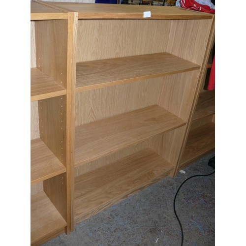 550 - LARGE LIGHT WOOD EFFECT 3 SHELF BOOKCASE