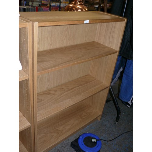 551 - LARGE LIGHT WOOD EFFECT 3 SHELF BOOKCASE