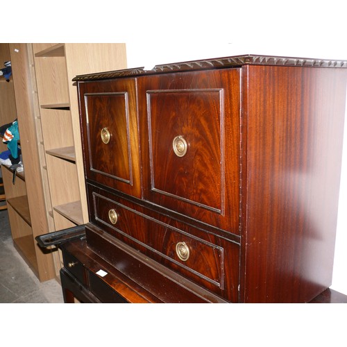 568 - DARK WOOD CABINET WITH CUPBOARD AND DRAWER BELOW