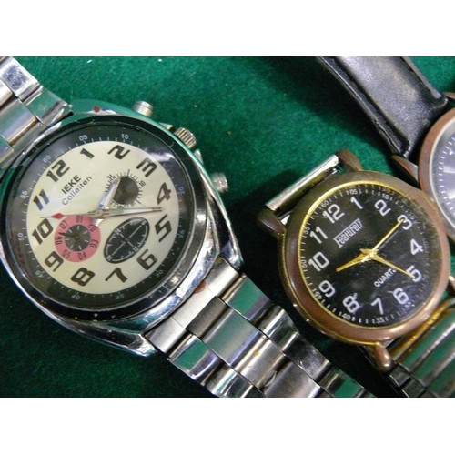 20 - COLLECTION OF MENS WATCHES