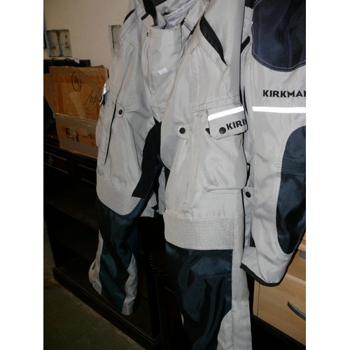 555 - KIRKMAN 2XL MOTORCYCLE JACKET AND TROUSERS ZIP TOGETHER