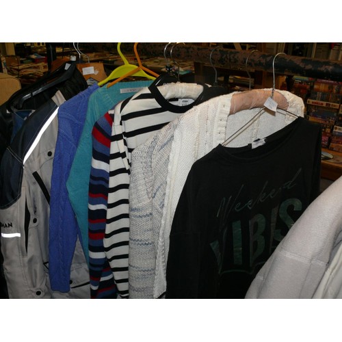 556 - SELECTION OF GOOD QUALITY LADIES JUMPERS