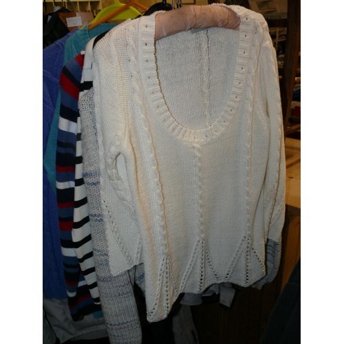 556 - SELECTION OF GOOD QUALITY LADIES JUMPERS