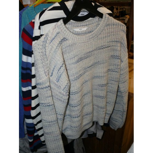 556 - SELECTION OF GOOD QUALITY LADIES JUMPERS