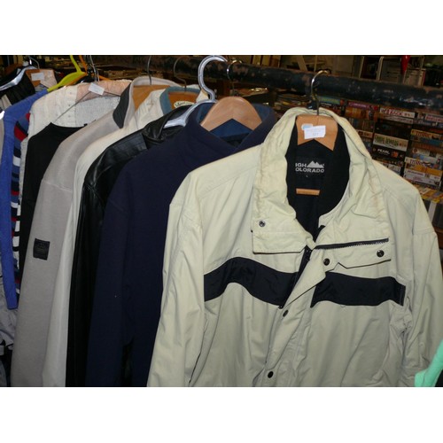 557 - 5 GOOD QUALITY GENTS JACKETS AND JUMPERS