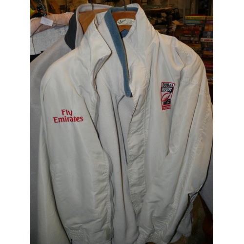 557 - 5 GOOD QUALITY GENTS JACKETS AND JUMPERS