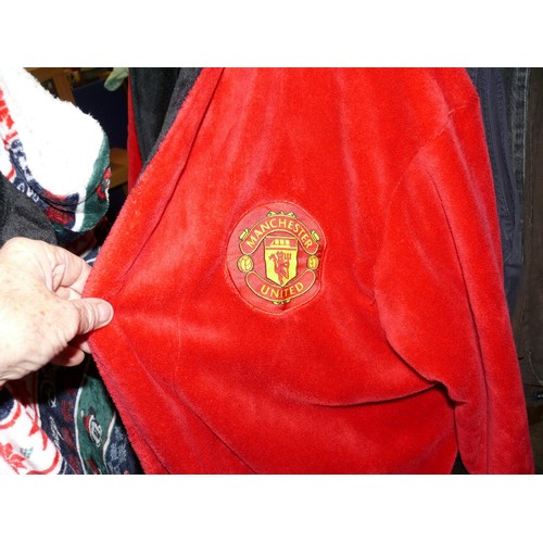 559 - MANCHESTER UNITED DRESSING GOWN SIZE L