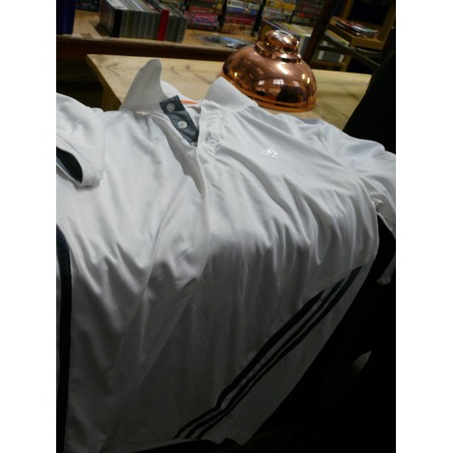 573 - QUANTITY OF GENTS SPORTING TOPS AND T-SHIRTS MOSTLY SIZE LARGE