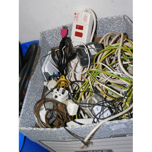 576 - BOX OF ELECTRICAL CABLES AND EXTENSION LEADS