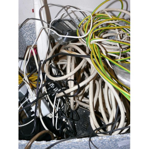 576 - BOX OF ELECTRICAL CABLES AND EXTENSION LEADS