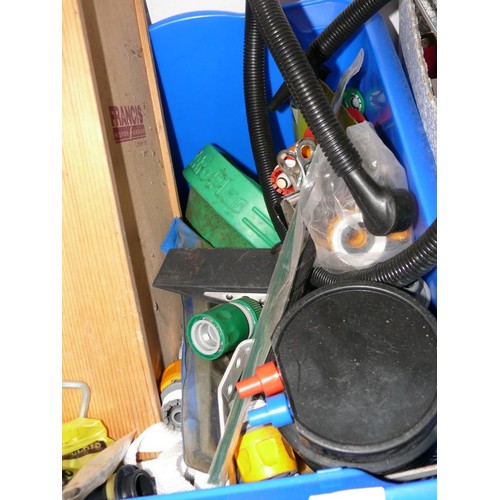 577 - TUB OF VARIOUS TOOLS AND A BOX OF DECORATING