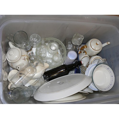 578 - LARGE TUB OF GOOD QUALITY CHINA AND GLASSWARE