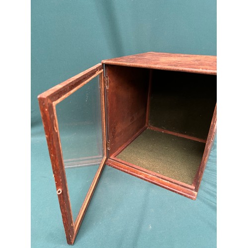 330 - Early 20th Century Collector's Table Top display cabinet - 30cm x 34cm x 32cm