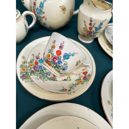 192 - A 1930's Crown Staffordshire bone china 21 piece teaset in the very pretty 