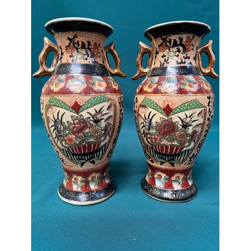 261 - Pair of oriental vases in Satsuma style - 26cm