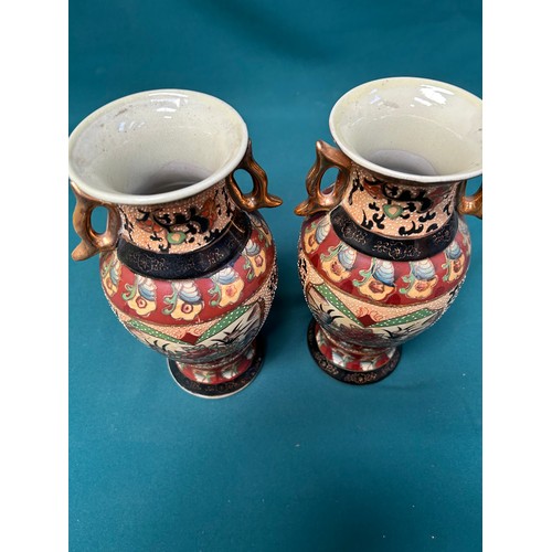 261 - Pair of oriental vases in Satsuma style - 26cm