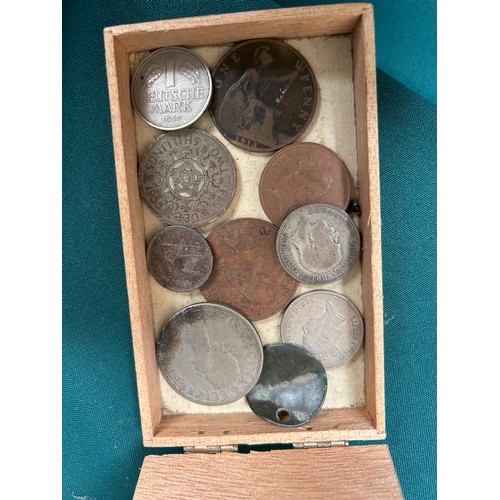 416 - Vintage Collectables comprising antique clay pipes, darts, Ridley's Harmonica in original box, a few... 