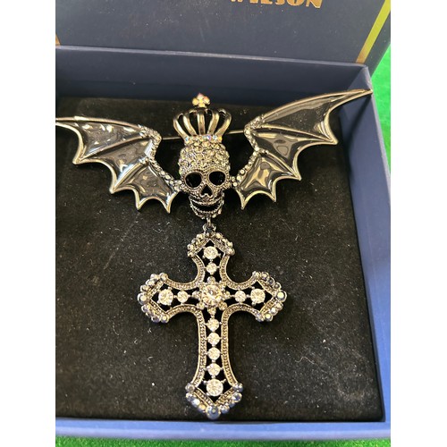 5 - BUTLER & WILSON DESIGNER JEWELLERY LARGE WINGED SKULL & CROSS PENDANT BROOCH WITH ORIGINAL BOX