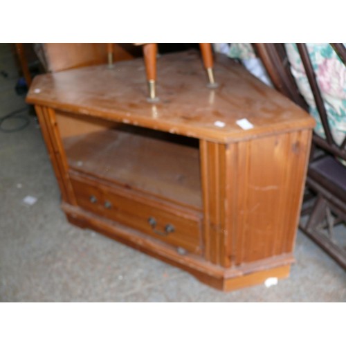 453 - PINE CORNER TV CABINET